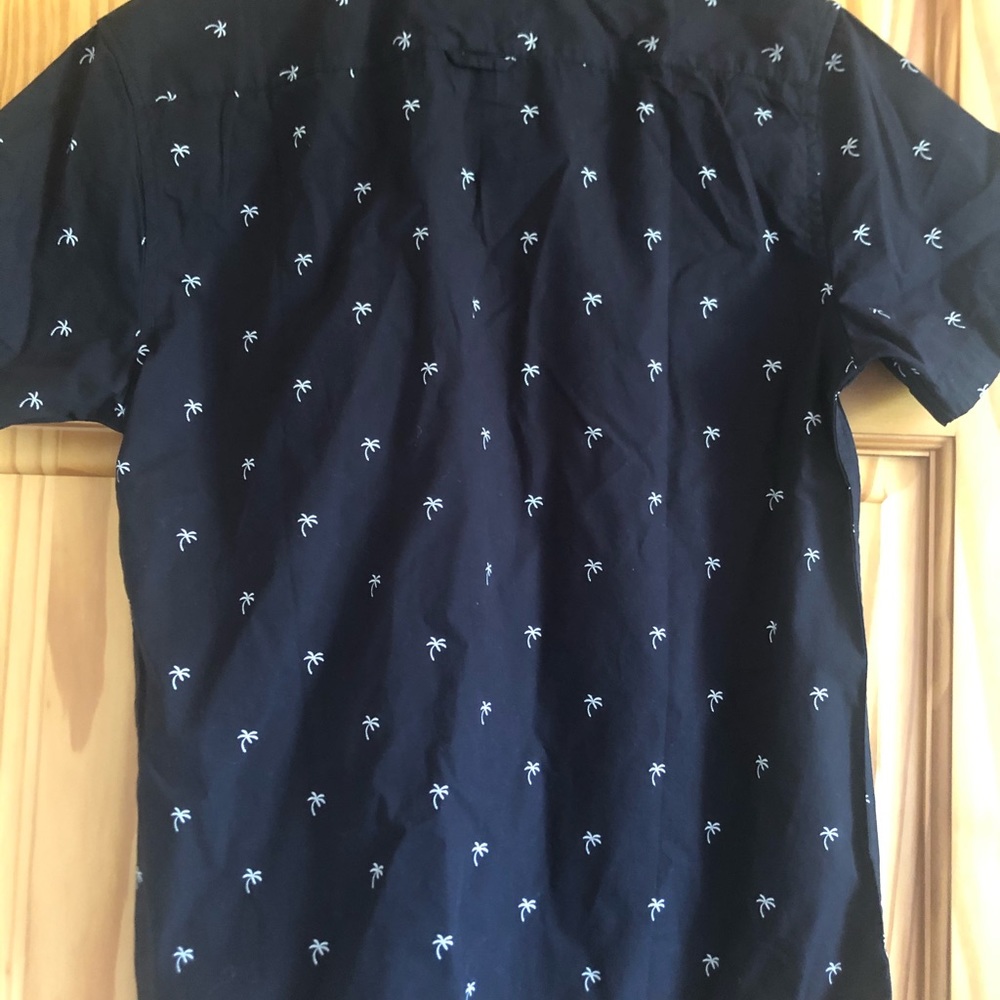 Men’s patterned button down - Picture 3 of 4